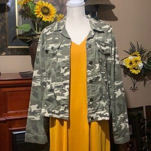 XL camo jacket